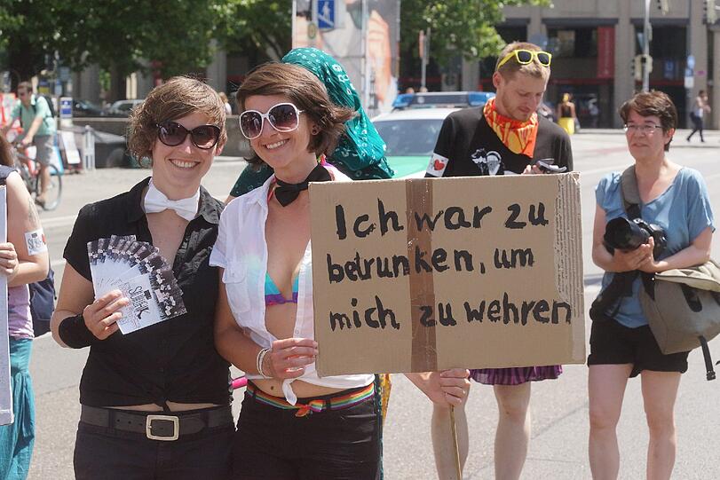 Am Samstag gingen beim "Slutwalk" hunderte Menschen auf die Straße. Er richtet sich gegen sexuelle Gewalt. Die Bilder!