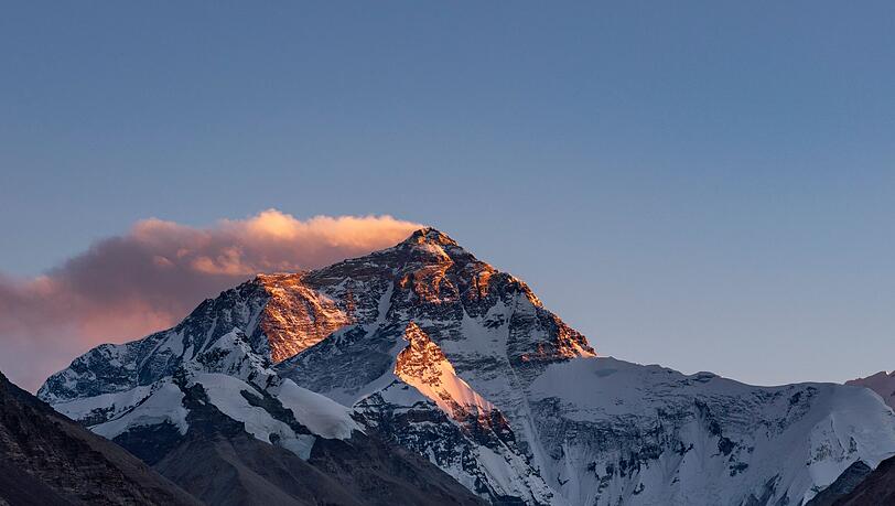 Der Mount Everest befindet sich an der Grenze von Nepal und China. (Archivbild)
