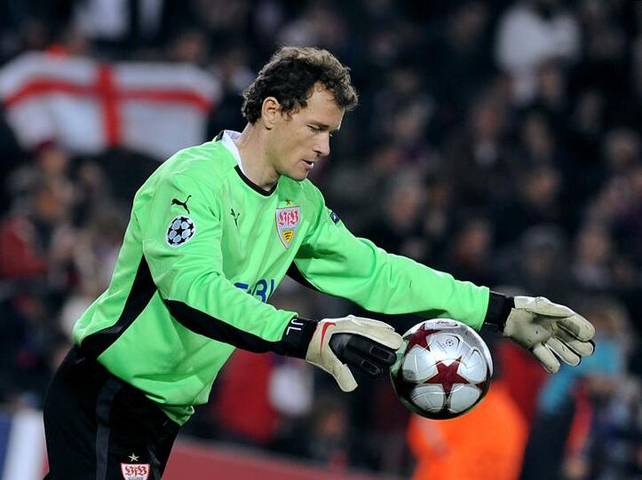 Der Stuttgarter Torhüter Jens Lehmann lässt nach der Saison vom Ball ab.