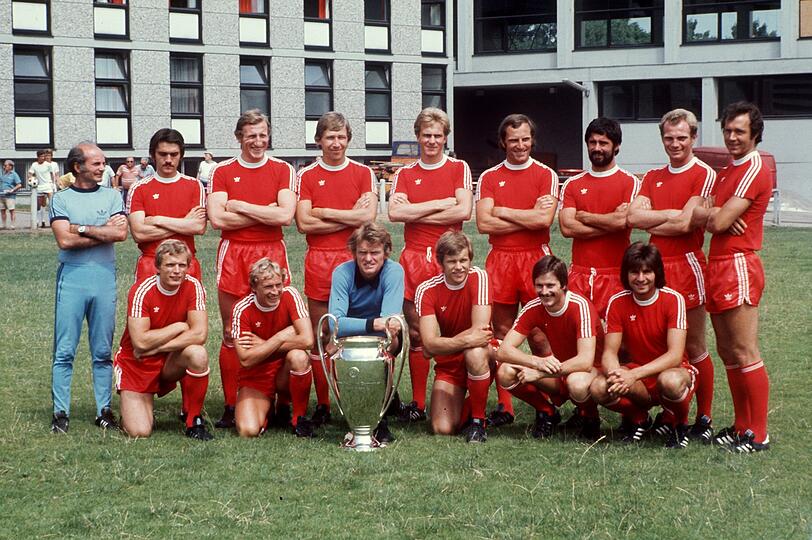 Im Finale 1975 setzten sich die Bayern in Paris klar mit 2:0 gegen Leeds United durch.
