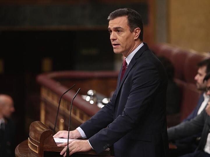 Pedro Sanchez erhielt 167 Ja-Stimmen, 165 Abgeordnete stimmten gegen ihn.