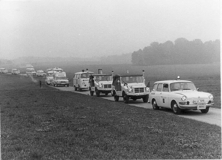 Eine ASB-Fahrzeug-Kolonne im Jahr 1977.