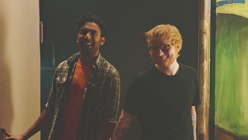 Der britische Superstar Ed Sheeran (r.) spielt in "Yesterday" sich selbst - und nimmt sich dabei aufs Korn.