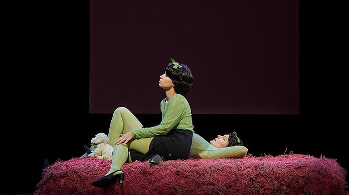 Lisa Marie Stojčev und Mara Widmann in "Love for Sale" im HochX.