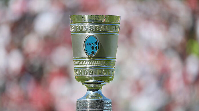 Um diesen Pott geht es! Der TSV 1860 trifft in der ersten Runde des Toto-Pokals auf Berglern.