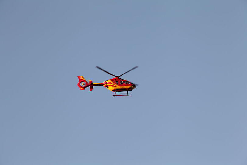 Ein Wohnmobil ist am Montag in die Schlierach gestürzt. Die Insassen haben alle überlebt. Die Bilder!