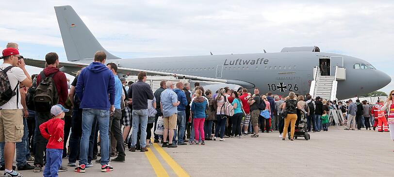 Bei der Internationalen Luft - und Raumfahrtausstellung in Berlin werden rund 230.000 Besucher erwartet.
