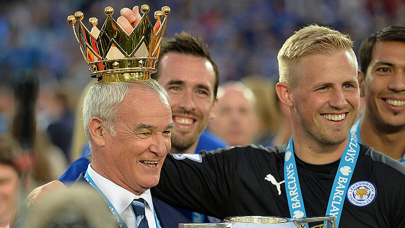 Kasper Schmeichel (r.) ist Meister geworden. Jetzt bietet ein Buchmacher in England eine Meisterwette für seinen fünfjährigen Sohn an. Kasper Schmeichel (r.) ist Meister geworden. Jetzt bietet ein Buchmacher in England eine Meisterwette für seinen fünfjährigen Sohn an.