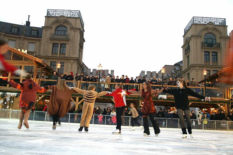 Der Eiszauber ist vorbei. Bis zum 19. Januar gab es das Schlittschuhvergnügen unter freiem Himmel. Jetzt werkeln die Handwerker.