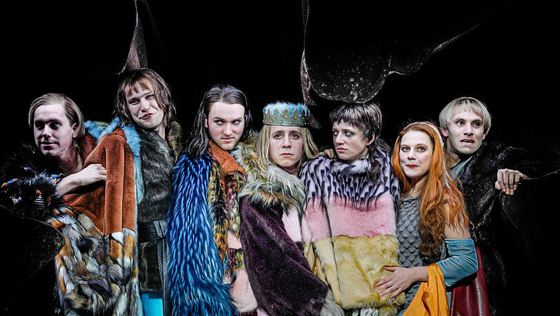 Die "hildensaga" von Ferdinand Schmalz in der Inszenierung von Christina Tscharyiski im Volkstheater.