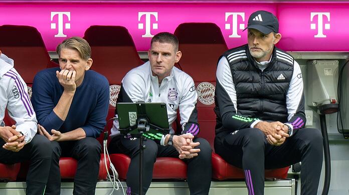 Wichtiger Tuchel-Vertrauter: Co-Trainer Anthony Barry (M.), der unter anderem für Standards zuständig ist. Links: Sportdirektor Christoph Freund.