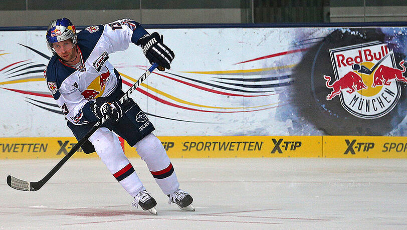 Nationalmannschafts-Kapitän Michael Wolf soll den EHC in der kommenden Saison ganz nach vorne bringen. Nationalmannschafts-Kapitän Michael Wolf soll den EHC in der kommenden Saison ganz nach vorne bringen.