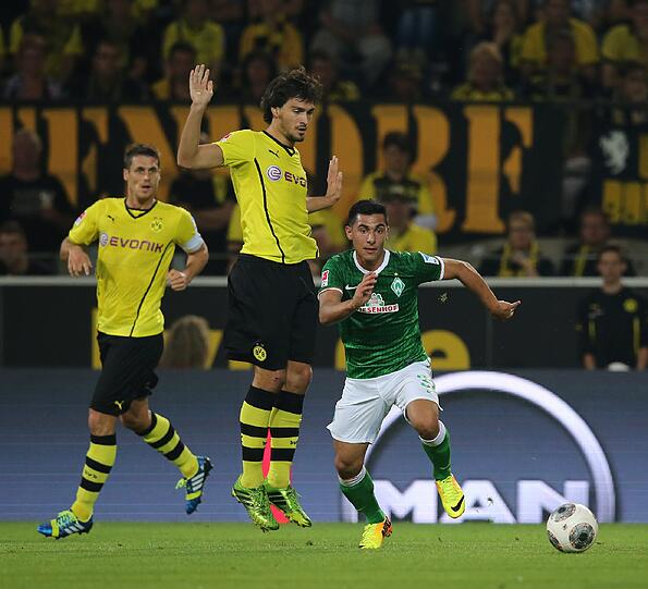 Von Eichin bei Werder Bremen gefördert: Mittelfeldspieler Özkan Yildirim (rechts).