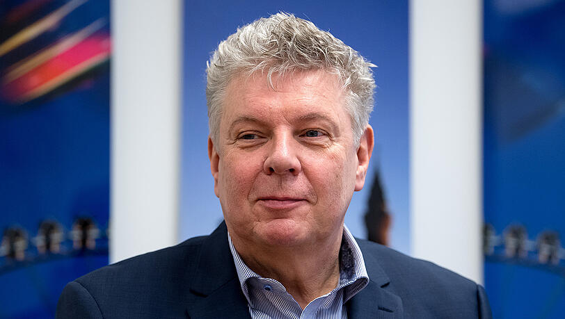Gratulation zur Meisterschaft, Löwen: OB Dieter Reiter beglückwünschte Präsident Robert Reisinger und alle Sechzger. Gratulation zur Meisterschaft, Löwen: OB Dieter Reiter beglückwünschte Präsident Robert Reisinger und alle Sechzger.