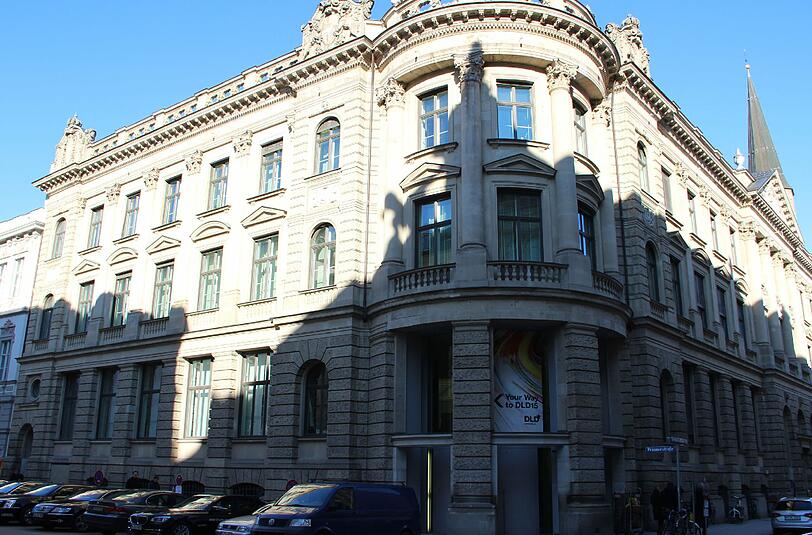 Soll ein Hotel werden: Das schmucke Gebäude an der Kardinal-Faulhaber-Straße.