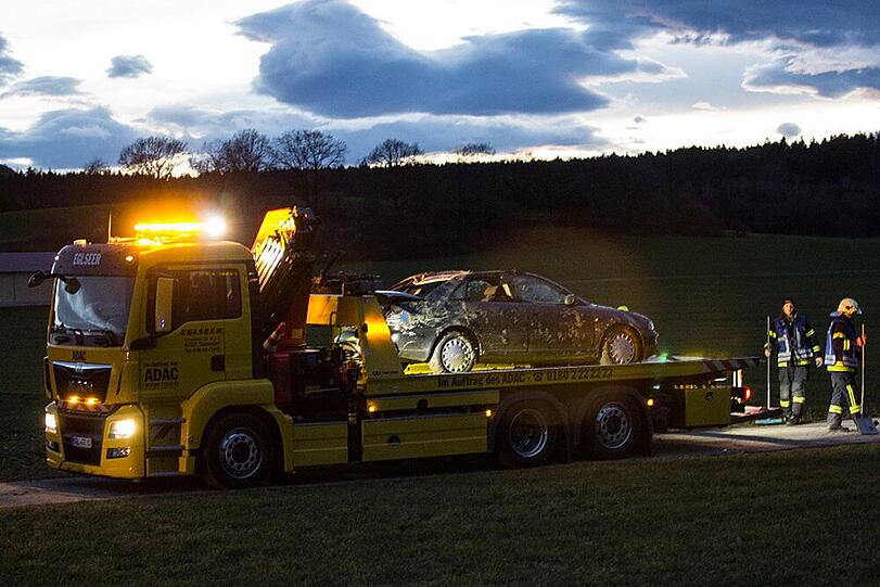 Bei Sillersdorf hat sich ein betrunkener Mann mit seinem Audi überschlagen. Die Bilder von der Unfallstelle.