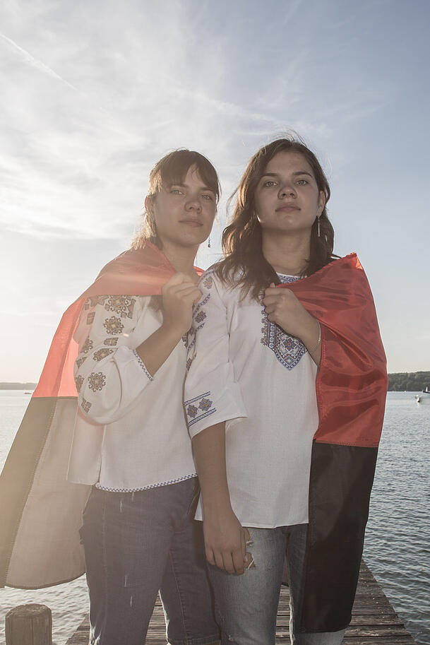 40 geflüchtete Ukrainer haben sich von Barbara Donaubauer fotografieren lassen. Oksana und Olga sind zwei von ihnen. 40 geflüchtete Ukrainer haben sich von Barbara Donaubauer fotografieren lassen. Oksana und Olga sind zwei von ihnen.