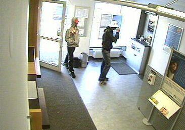 Neue Fahndungsfotos bei der Suche nach den Bank-Sprengern von Pörnbach: Wer erkennt diese Personen?