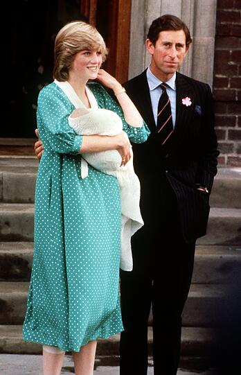 Ein Rückblick auf das bewegte Leben von Prinzessin Diana. Der Tod von Prinzessin Diana ist 15 Jahre her, doch im öffentlichen Bewusstsein geht ihre Geschichte weiter.