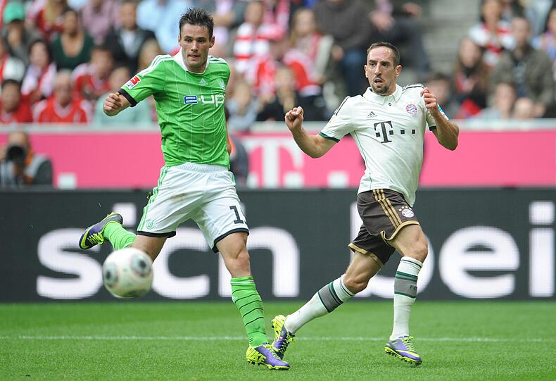 FRANCK RIBÉRY NOTE 4 - Verzettelte sich oft in seinen Dribblings, blieb hängen. Kam nicht richtig auf Touren. Zuspiele in die Spitze kamen zu ungenau. Blieb in der Partie und bereitete per Sololauf und Querpass das 1:0 vor (63.).