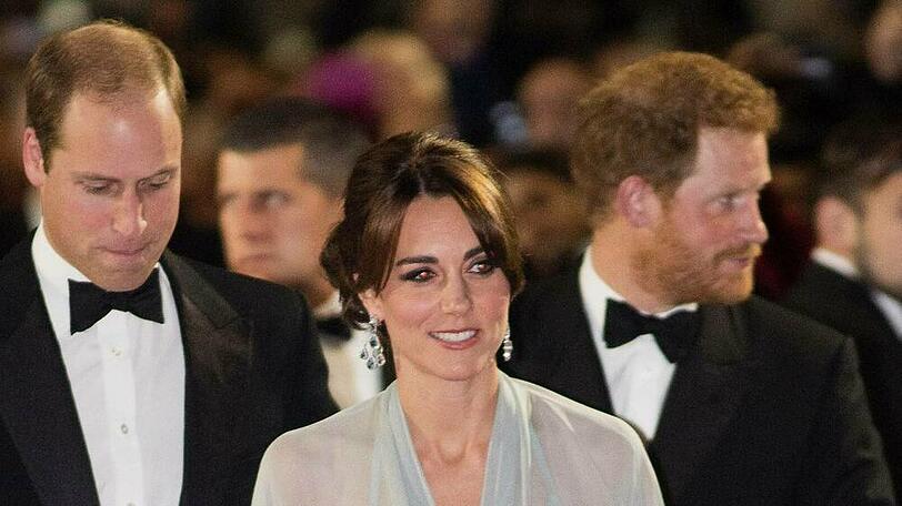 Die Premiere des "James Bond"-Films "Spectre" besuchten Prinz William, Herzogin Kate und Prinz Harry 2015 gemeinsam