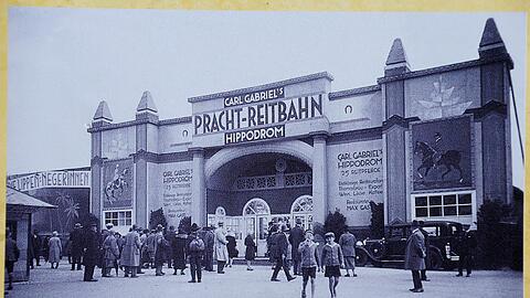 Prächtig war angesagt auf der früheren Wiesn: Das Hippodrom um 1930.
