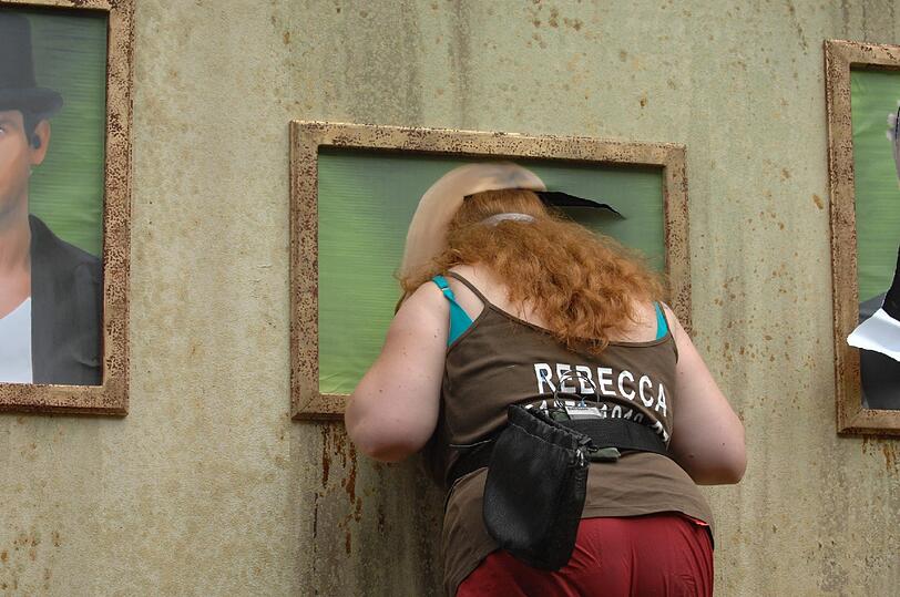 In der Ahnengallerie des Dschungelcamps wartete wieder jede Menge Krabbel- und Kriechzeugs auf Rebecca.