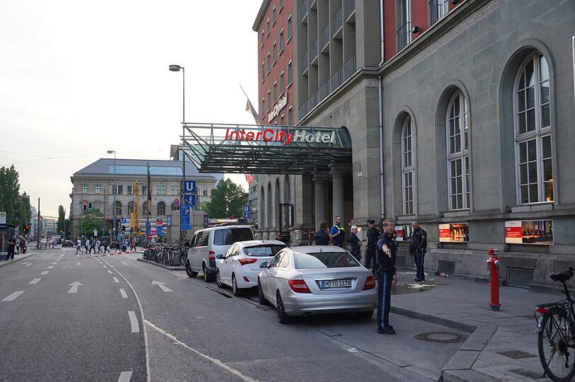 Fünf Menschen kamen am Samstag mit zum Teil schweren Verletzungen ins Krankenhaus.