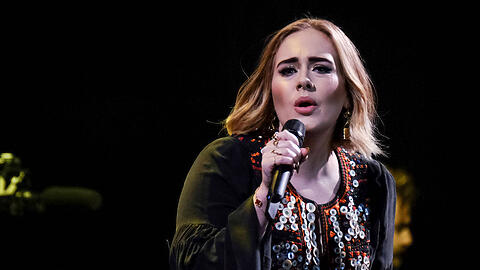 Adele stellte im Rahmen eines Konzerts klar, dass sie keine homophoben Aussagen toleriert.