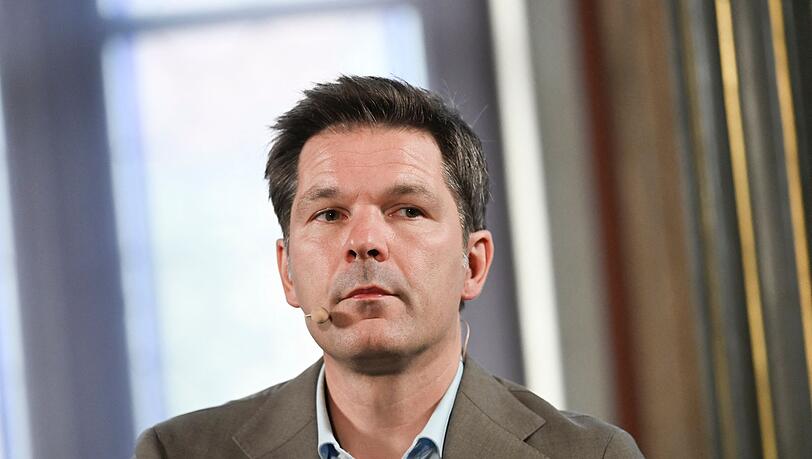 Die Staatsanwaltschaft Hannover ermittelt gegen den Berliner SPD-Spitzenkandidaten Steffen Krach. Die Staatsanwaltschaft Hannover ermittelt gegen den Berliner SPD-Spitzenkandidaten Steffen Krach.