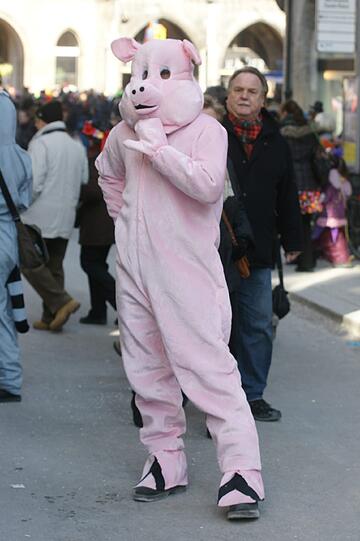 So feiert München Fasching auf dem Viktualienmarkt - sehen Sie hier die Bilder...