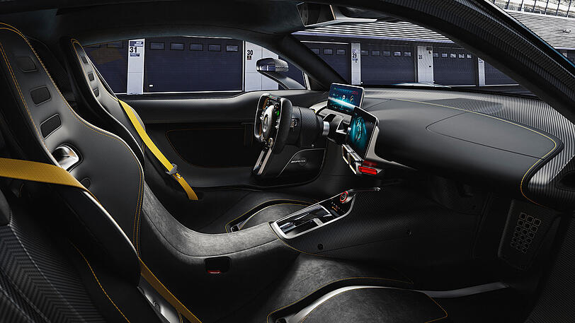 Oben und unten abgeflachtes Lenkrad, Schalensitze und Klimaanlage: das Interieur des Project One.