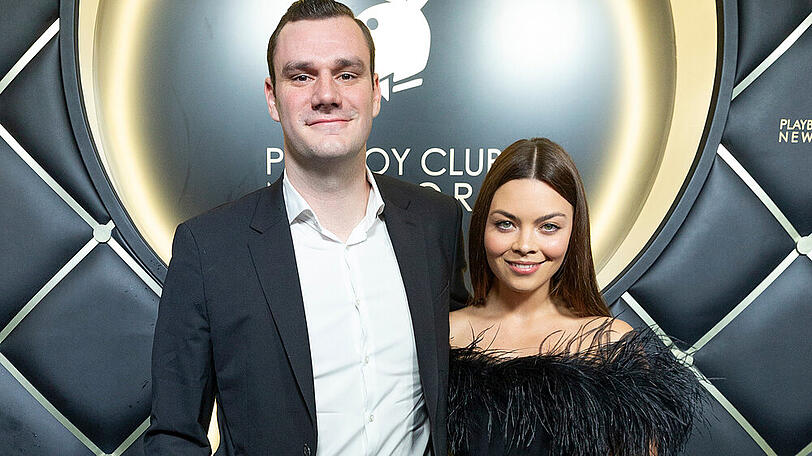 Cooper Hefner und Scarlett Byrne haben sich das Jawort gegeben