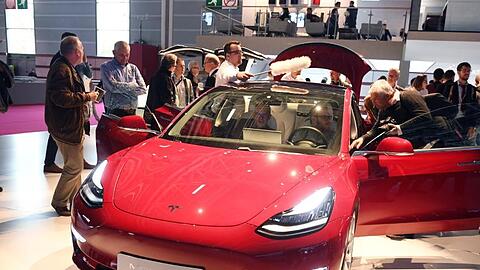 In den drei Monaten bis Ende Juni entfiel der Großteil des Geschäfts mit 77.550 Auslieferungen wie erwartet auf Teslas Hoffnungsträger Model 3.
