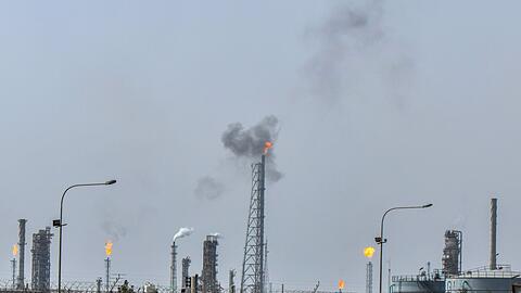 Teile der Mina Al-Ahmadi &Ouml;lraffinerie in Kuweit sind nach Drohnenangriffen abgeschaltet worden.