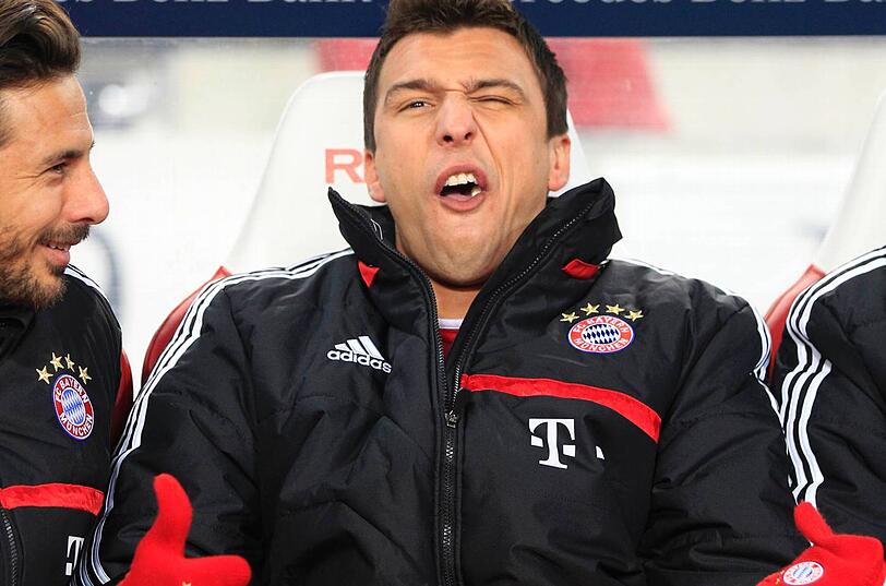 Mario Mandzukic auf der Bank des FC Bayern München vor dem Nachholspiel gegen den VfB Stuttgart.