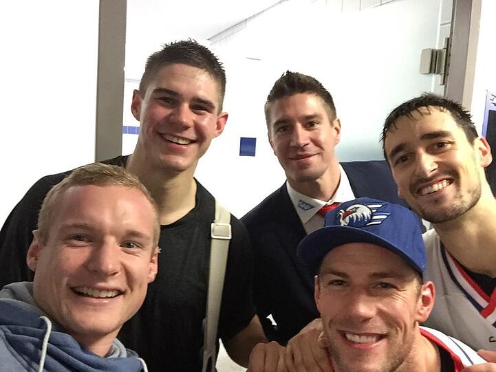 Sebastian Rode schreibt zu diesem Foto: "Im Urlaub war ich heute bei meinem Kumpel Jochen Hecht und den @adlermannheim. Euch allen fröhliche Weihnachten"