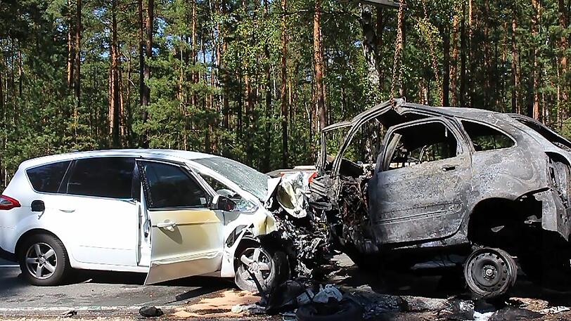 Das Geschlecht der Person am Steuer des ersten Wagens war zunächst ebenso unklar wie die Identitäten der weiteren Beteiligten.