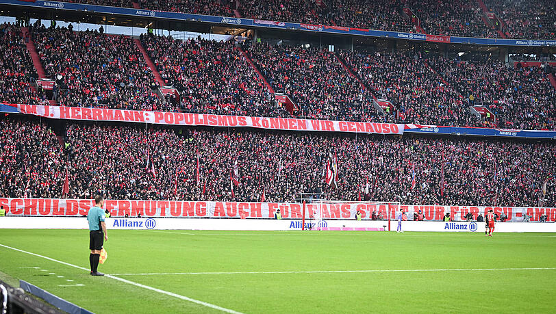 An den vergangenen beiden Spieltagen protestierten die aktiven Fanszenen Deutschlands - hier die Südkurve des FC Bayern - gegen eine Verschärfung der Sicherheitsmaßnahmen.