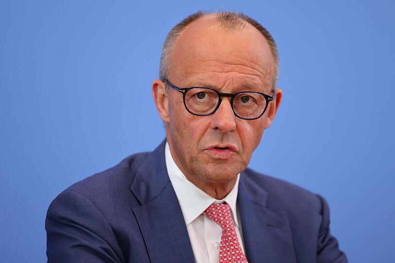 Friedrich Merz stellt sich direkten Fragen aus der Bevölkerung. Friedrich Merz stellt sich direkten Fragen aus der Bevölkerung.