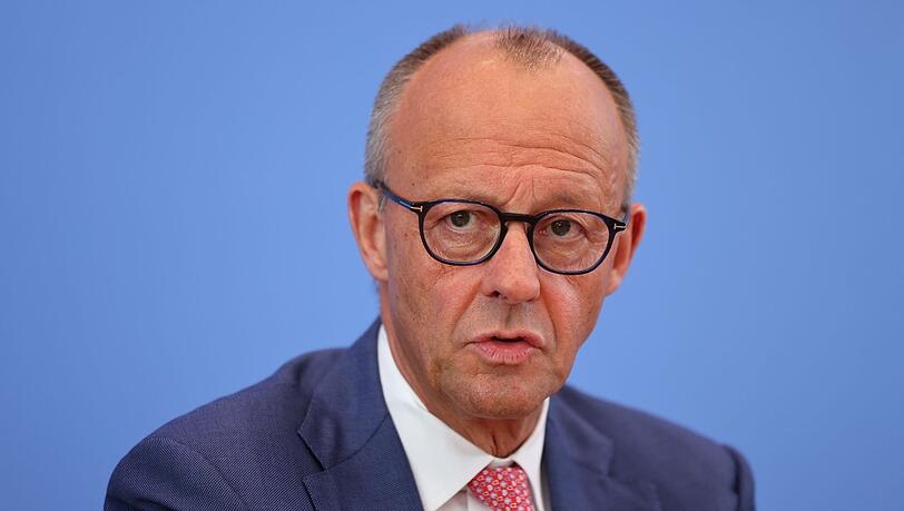 Friedrich Merz stellt sich direkten Fragen aus der Bevölkerung. Friedrich Merz stellt sich direkten Fragen aus der Bevölkerung.