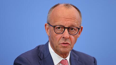 Friedrich Merz stellt sich direkten Fragen aus der Bev&ouml;lkerung.