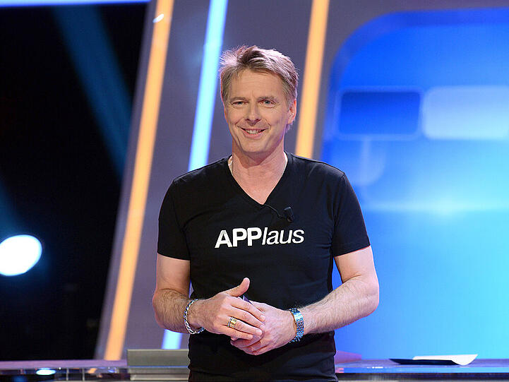 Bei der letzten Staffel "Quizduell" moderierte Jörg Pilawa im T-Shirt - und diesmal vielleicht im Hasenkostüm
