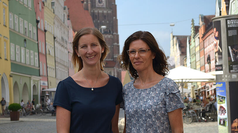 Daniela Kiebert (links) und Manuela Hammerl vom Pflegekinderdienst sind Ansprechpartner für Pflegeeltern.