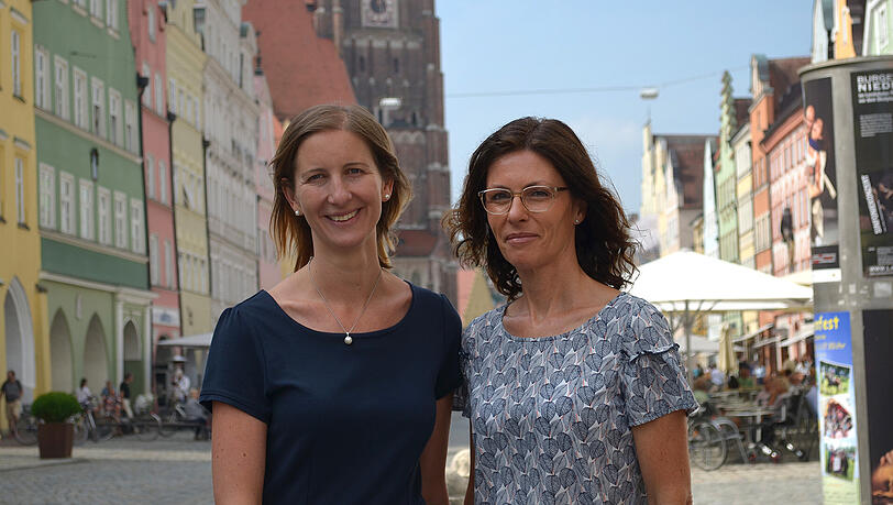 Daniela Kiebert (links) und Manuela Hammerl vom Pflegekinderdienst sind Ansprechpartner für Pflegeeltern. Daniela Kiebert (links) und Manuela Hammerl vom Pflegekinderdienst sind Ansprechpartner für Pflegeeltern.