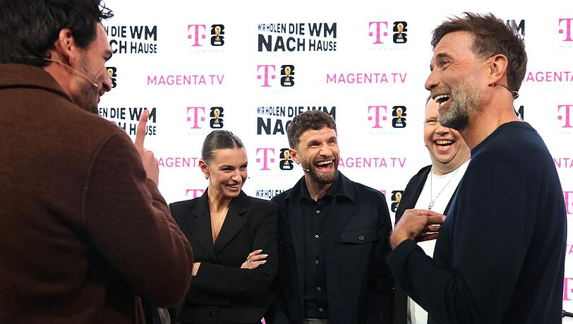 Bei der Fußball-WM waren sie für Magenta TV im Einsatz, von links: Mats Hummels, Laura Wontorra, Thomas Müller, Wolff-Christoph Fuss und Jürgen Klopp. Bei der Fußball-WM waren sie für Magenta TV im Einsatz, von links: Mats Hummels, Laura Wontorra, Thomas Müller, Wolff-Christoph Fuss und Jürgen Klopp.