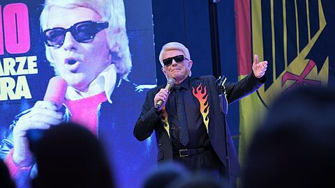 Heino wird bei seinem Zusatzkonzert aus Solidarit&auml;t mit einem Feuerwehrmann im brandenburgischen Bad Belzig bejubelt.
