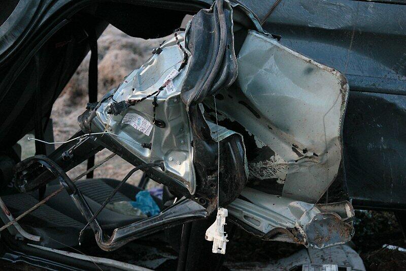Die schrecklichen Bilder vom Unfall in der Holledau: Ein Teenager starb, als der Polo die steile Böschung hinabstürzte, zwei wurden schwer verletzt.