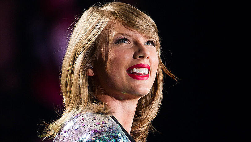 Gerade ist Taylor Swift auf Tour, doch die muss sie wohl wenigstens kurz unterbrechen Gerade ist Taylor Swift auf Tour, doch die muss sie wohl wenigstens kurz unterbrechen