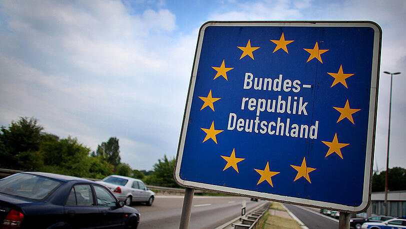 Seit Montag gibt es an den Grenzen der Bundesrepublik wieder Kontrollen. Vor allem die deutsch-österreichische Grenze ist stark betroffen. Seit Montag gibt es an den Grenzen der Bundesrepublik wieder Kontrollen. Vor allem die deutsch-österreichische Grenze ist stark betroffen.